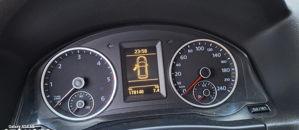 Volkswagen Tiguan cena 44999 przebieg: 180000, rok produkcji 2011 z Jawor małe 704